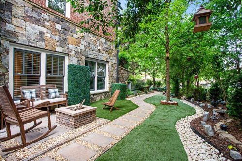 284 Hedden Rd, Atlanta GA  30342-2768 exterior