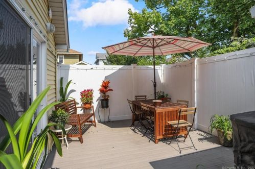 29 5th St, Norwalk CT  06855-2402 exterior