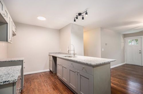 484 Fairlane Cir, Atlanta GA  30331-1508 exterior