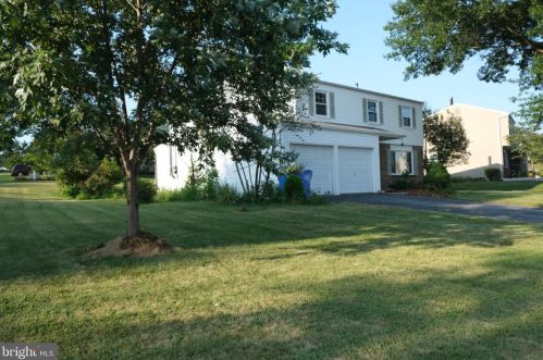 332 Springhouse Rd, Harrisburg, PA 17111-5640