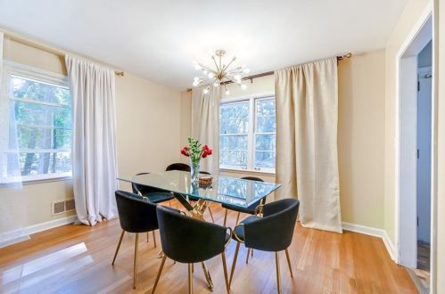 2566 Dewey Ave, Atlanta GA  30344-1048 exterior