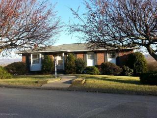 307 Roberts Ct, Scranton, PA 18504-1758