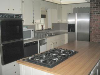 1 Maple Dr, Chapel Hill NC  27514-2633 exterior