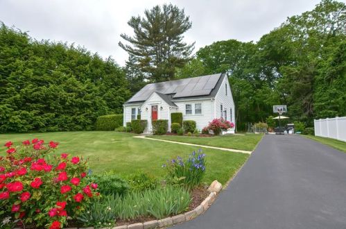 195 Cherry Hill Rd, Providence, RI 02919-3301