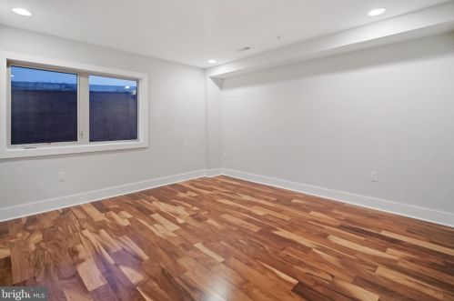 154 Front St, Philadelphia PA  19106-0020 exterior