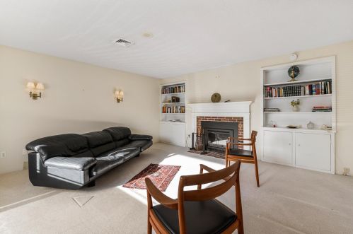 36 Hilltop Pl, New London, NH 03257-5410