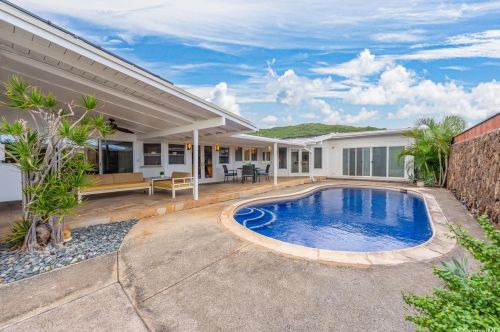 321 Halemaumau Pl, Honolulu HI  96821-2107 exterior