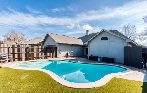 1309 Royal Palm Ln, Carrollton TX 75007-1035 exterior