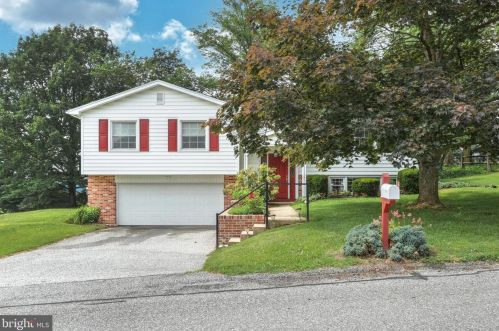 2442 Wildon Dr, York, PA 17403-5214