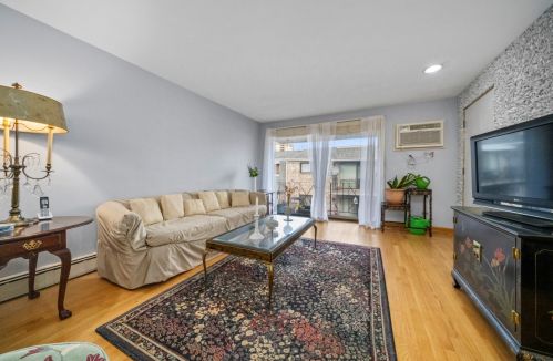 5357 Delphia Ave, Chicago, IL 60656-4655