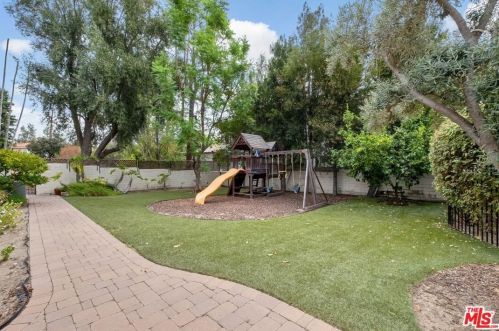1545 Cleveland Rd, Glendale CA  91202-1007 exterior