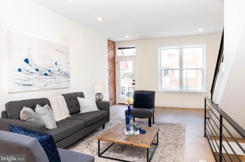 2431 10th St, Philadelphia, PA 19133-1614