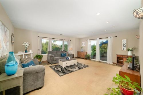 714 Ora Avo Dr, Vista, CA 92084-6537