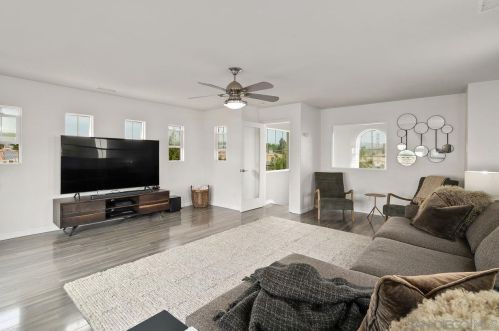 1470 Caminito Sicilia, Chula Vista CA  91915-4142 exterior