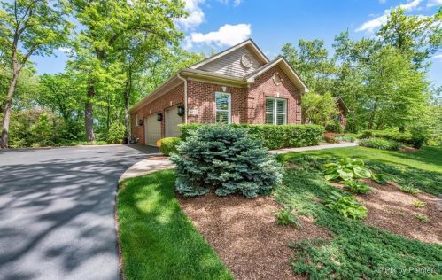 9433 Thousand Oaks Cir, Spring Grove, IL 60081-8013