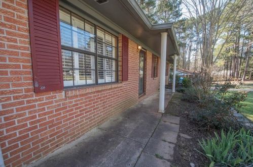 2 Brookfield Dr, Newnan, GA 30265-1120
