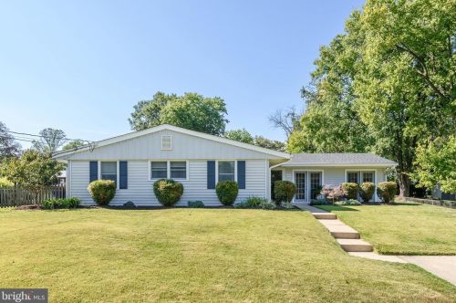 415 Patrick Ln, Herndon, VA 20170-5431