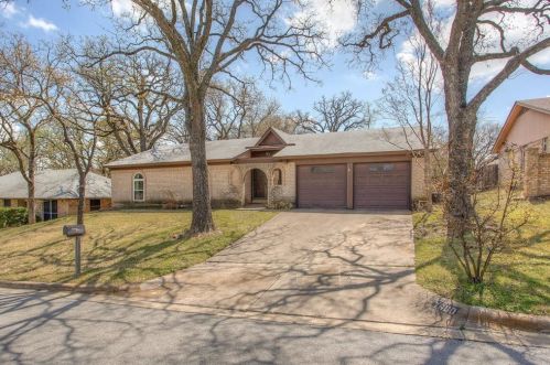 7600 Kell Dr, Fort Worth, TX 76112-6022