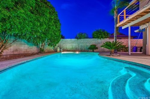 1283 13th St, Upland CA 91786-2966 exterior