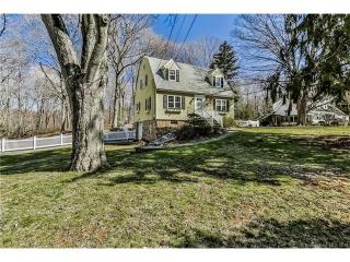 2651 Boston Post Rd, Guilford CT  06437-1356 exterior
