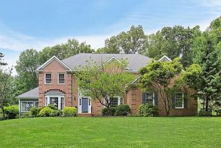 8 Woodhull Dr, Chester, NJ 07930-2149