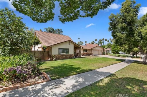 2662 Sovereign Way, Riverside CA  92506-5120 exterior