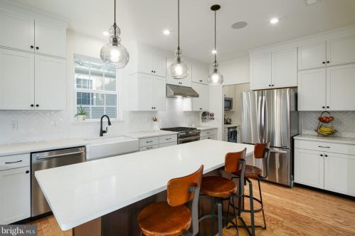 304 Lakeview Ave, Haddonfield NJ 08033-1609 exterior