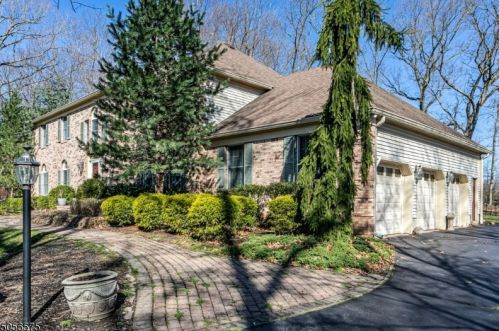 24 Coddington Ct, Montgomery, NJ 08502-5726
