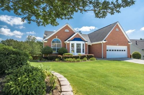 1011 Fairmont Park Dr, Dacula, GA 30019-6548
