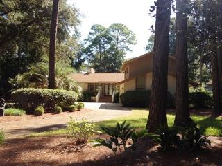 14 Combahee Rd, Hilton Head Island, SC 29928-3316