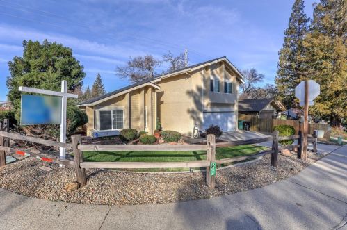 8252 Foxfire Dr, Citrus Heights, CA 95662-3826