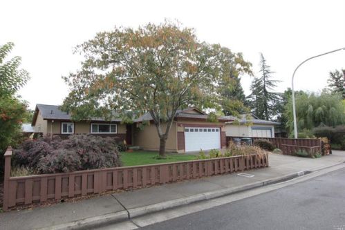 1336 Lily St, Healdsburg, CA 95448-3252