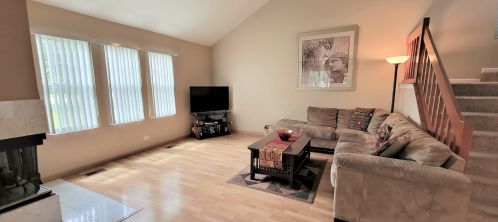 348 Wexford Ct, Carol Stream IL  60188-4828 exterior