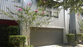 215 Gray St, Houston TX  77002-8523 exterior