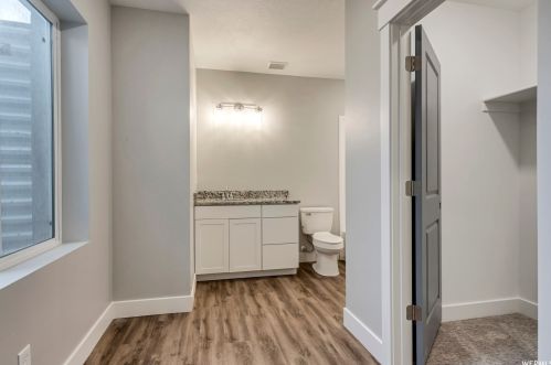 2712 Mt Jordan Rd, Sandy UT 84092-3380 exterior