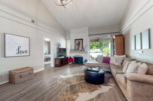 13428 The Sq, Poway, CA 92064-1309