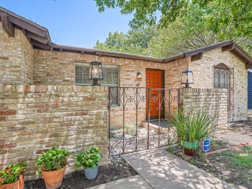 2700 Dunbarton Dr, Austin TX  78723-2235 exterior