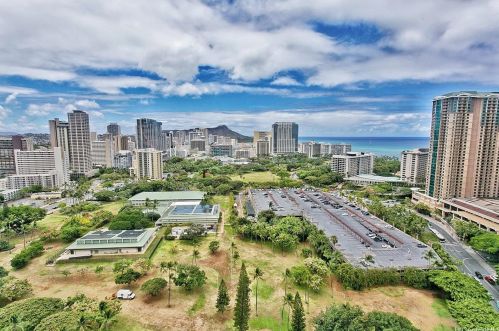 1910 Ala Moana Blvd, Honolulu HI  96815-1814 exterior