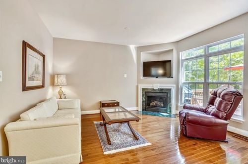 7328 Hampton Manor Pl, Springfield VA  22150-4921 exterior