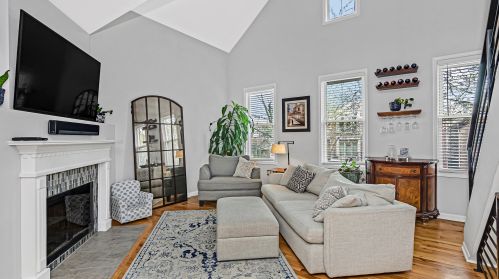 942 Honore St, Chicago, IL 60622-4928