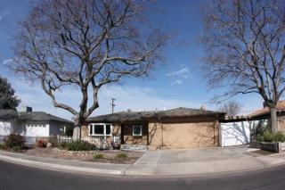 881 Fairmont Ave, Clovis, CA 93612-3306