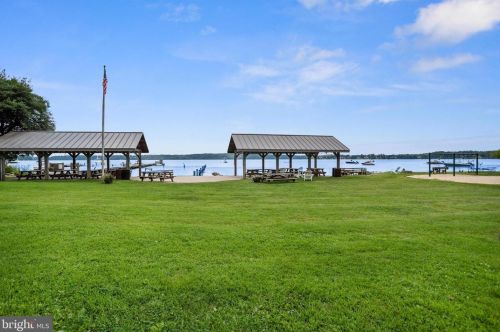 16 Severn Riv Rd, Severna Park MD 21146-4659 exterior