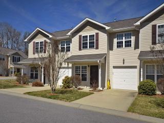 13 Yorktown Cir, Fletcher, NC 28732-9623