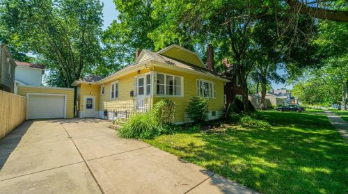 140 Elmwood Pl, Crown Point, IN 46307-4324
