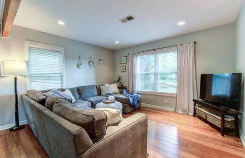 5205 Buffalo Pass, Austin TX  78745-2703 exterior