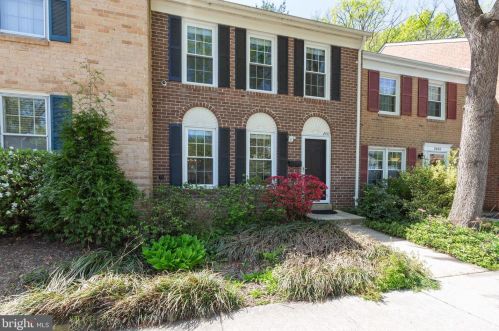 2431 Alsop Ct, Herndon, VA 20191-3048