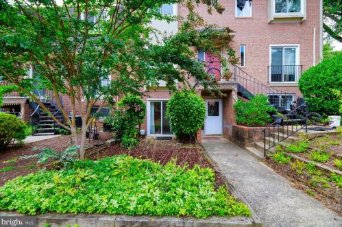 6776 Perry Penney Dr, Annandale, VA 22003-3530