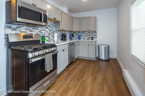 25 Monmouth Ave, Middletown NJ  07748-5732 exterior