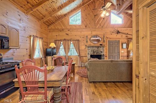 32 Hill Camp Ln, Clayton, GA 30525-4827