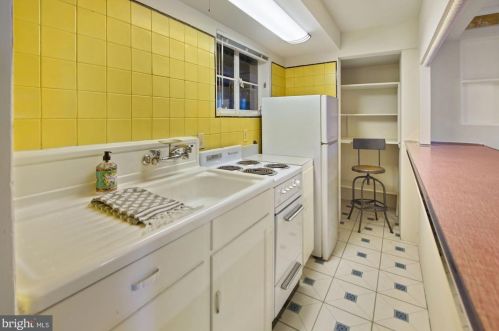 8119 Flower Ave, Silver Spring MD 20912-6646 exterior